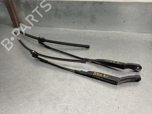 Used Front windshield wiper arm VW PASSAT B5.5 (3B3) 1.9 TDI (130 hp) 8801602