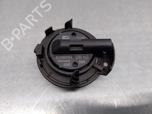 Used Electronic module VW GOLF VII (5G1, BQ1, BE1, BE2) 1.6 TDI (115 hp) 17476818