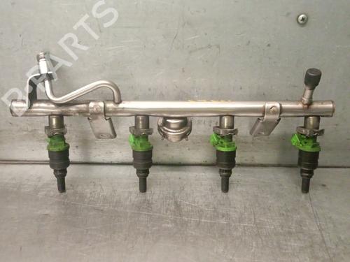 Used Injection rail MERCEDES-BENZ C-CLASS (W203) C 180 Kompressor (203.046) (143 hp) 30835683