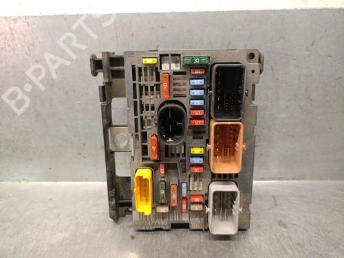 Caja reles / fusibles Caja reles / fusibles PEUGEOT 407 (6D_) 2.0 HDi 135 (6DRHRH, 6DRHRE, 6DRHRG, 6DRHRJ) (136 hp) 37245789 37245789