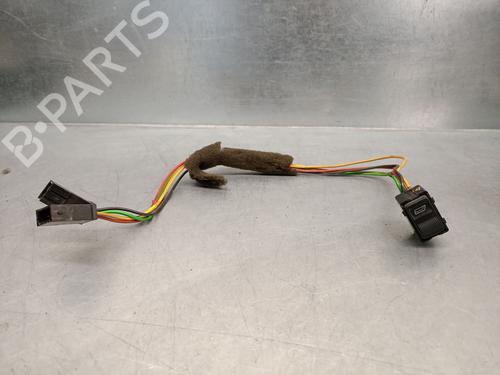 Used Right rear window switch AUDI 80 B4 Avant (8C5) 1.9 TDI (90 hp) 22739892