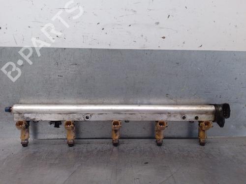 Used Injection rail Injection rail 33795592 33795592