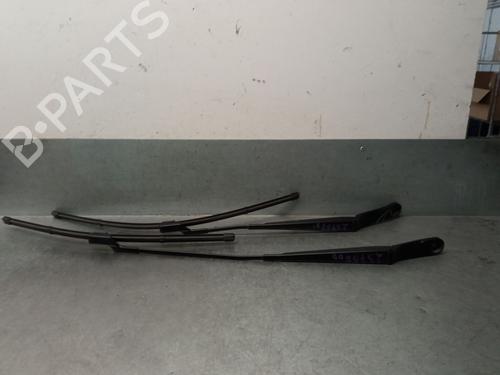 Used Front windshield wiper arm VW TOUAREG (CR7, RC8) 3.0 TSI 4motion (340 hp) 30125235
