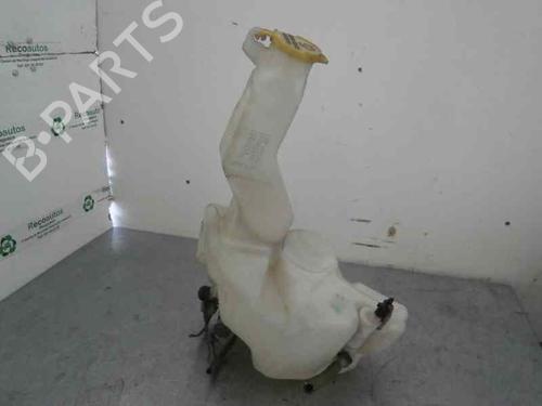 Used Windscreen washer tank Windscreen washer tank CHRYSLER VOYAGER / GRAND VOYAGER III (GS_, NS_) 2.0 i (133 hp) 7447355 7447355