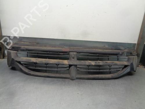 Used Grille CHRYSLER VOYAGER / GRAND VOYAGER III (GS_, NS_) 2.4 i (151 hp) 9972562