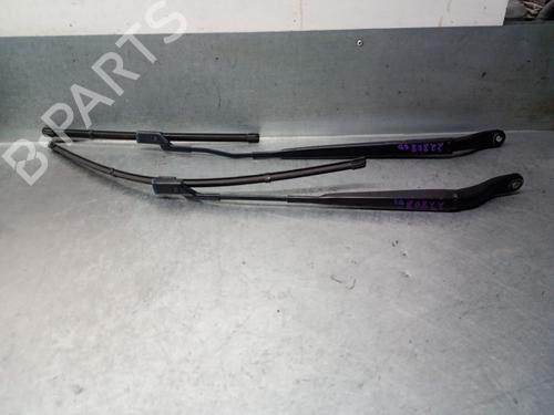 Used Front windshield wiper arm PEUGEOT 2008 II (UD_, US_, UY_, UJ_, UR_, UC_) 1.5 BlueHDI 110 (UDYHSK) (110 hp) 26328061