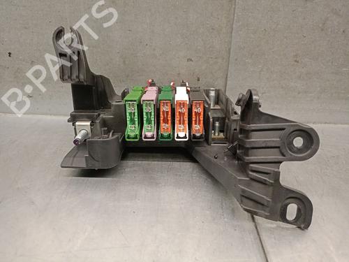 Used Fuse box Fuse box 39617854 39617854