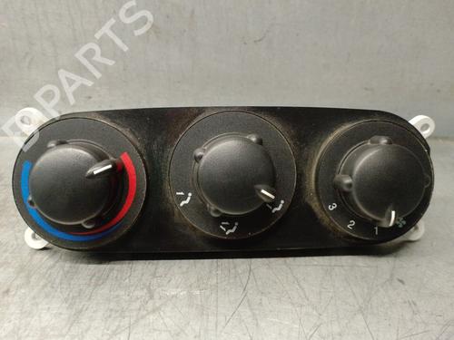 Used Climate control HYUNDAI H-1 / STAREX Bus (A1) 2.5 CRDi (140 hp) 22727083