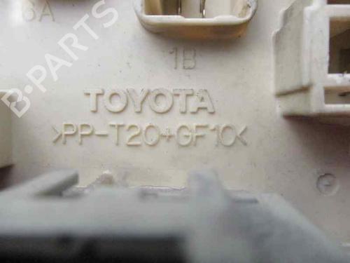 Fuse box TOYOTA YARIS (_P1_) 1.0 (SCP10_, SCP10R) | BP2072442E1 