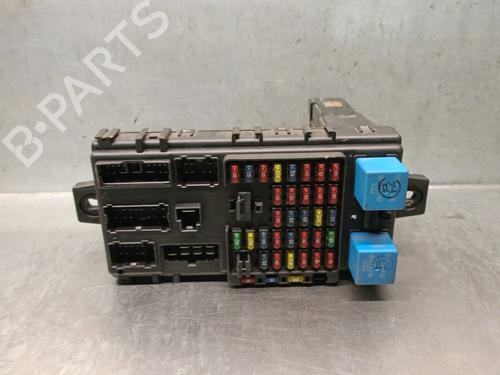 Used Fuse box HYUNDAI TRAJET (FO) 2.0 CRDi (113 hp) 30931873