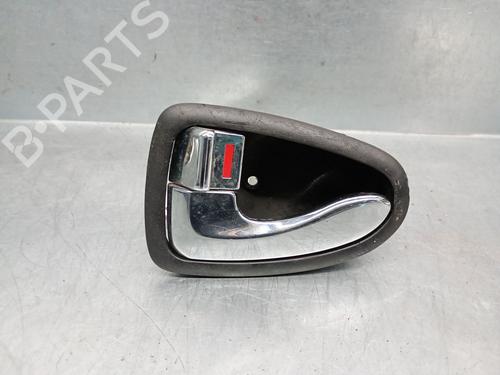Venstre foran invendig håndtak HYUNDAI ACCENT II (LC) 1.5 CRDi (82 hp) 29755111