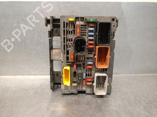 Used Fuse box Fuse box 39428612 39428612