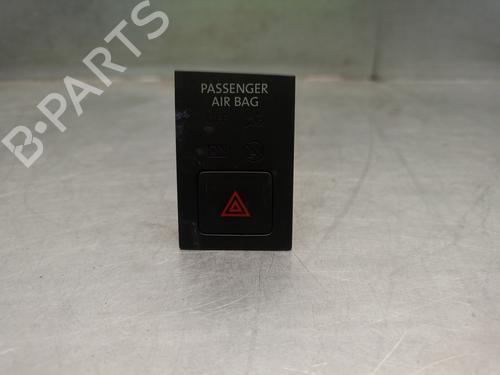 Used Warning switch VW GOLF VII (5G1, BQ1, BE1, BE2) 1.6 TDI (115 hp) 17468137