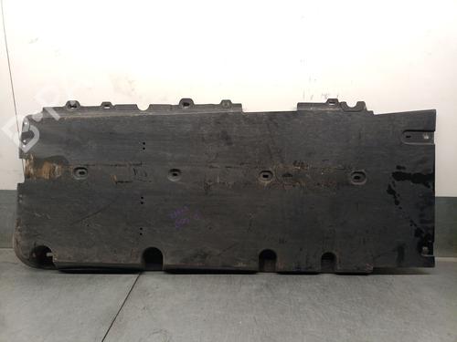 Used Underbody protection PEUGEOT 3008 II SUV (MC_, MR_, MJ_, M4_) 1.2 THP/ PureTech 130 (MRHNSM, MRHNSU, MRHNSJ, MRHNYW,... (131 hp) 31943435