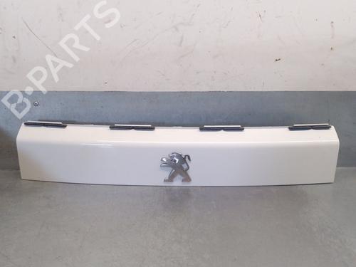 Used Tailgate handle PEUGEOT 2008 II (UD_, US_, UY_, UJ_, UR_, UC_) 1.2 PureTech 100 (USHNK) (101 hp) 23266338