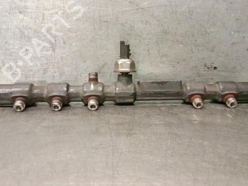Used Injection rail Injection rail 37613392 37613392