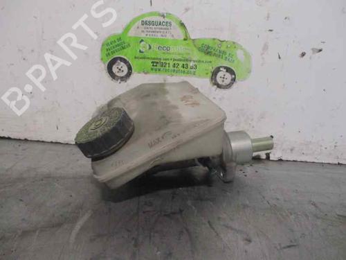 Used Brake master cylinder PEUGEOT 206 Hatchback (2A/C) 1.4 i (75 hp) 4452838