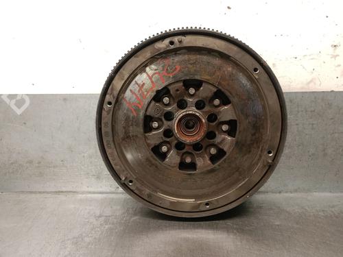 Used Flywheel MERCEDES-BENZ VITO / MIXTO Van (W639) 109 CDI (639.601, 639.603, 639.605) (88 hp) 32411789