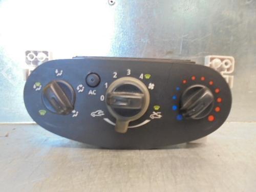 Commande Chauffage DACIA SANDERO 1.5 dCi (86 hp) 8367064
