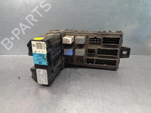 Used Fuse box HYUNDAI TRAJET (FO) 2.0 CRDi (113 hp) 13238362