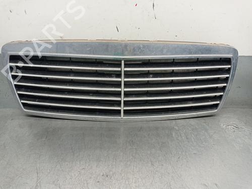 Used Grille MERCEDES-BENZ E-CLASS (W210) E 320 (210.065) (224 hp) 26323943