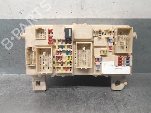 Used Fuse box Fuse box 37518932 37518932