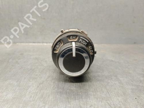 switch-nissan-navara-np300-d40-2004-33403825 main image