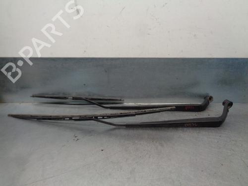 Used Front windshield wiper arm TOYOTA COROLLA (_E12_) 2.0 D-4D (CDE120_, CDE120R) (90 hp) 9420839