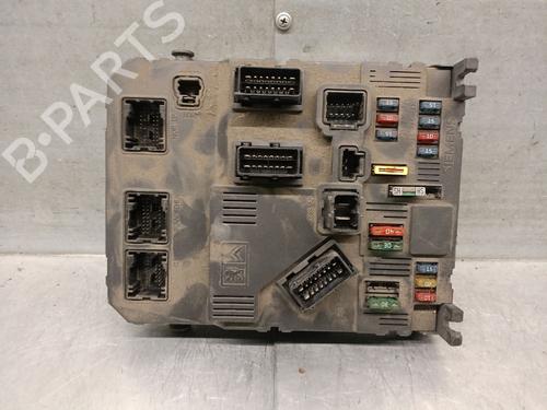 Used Fuse box Fuse box 37520785 37520785