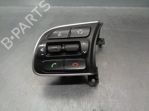 Used Steering wheel controls Steering wheel controls 17741195 17741195