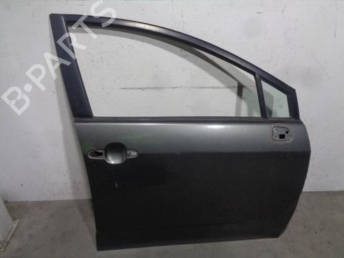 Used Right front door TOYOTA COROLLA Verso (ZER_, ZZE12_, R1_) 1.8 (ZNR11_, ZNR11R) (129 hp) 13929832