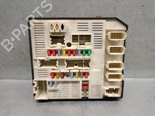 Used Fuse box Fuse box 38053323 38053323