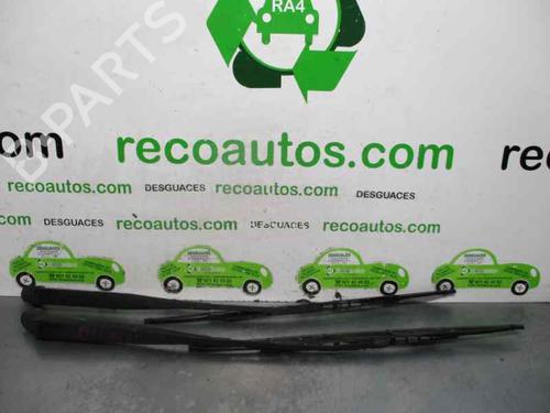 Used Front windshield wiper arm NISSAN TERRANO II (R20) 2.7 TDi 4WD (125 hp) 3472644