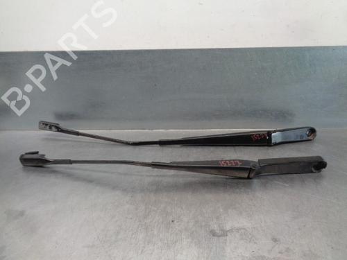 Used Front windshield wiper arm AUDI A1 Sportback (8XA, 8XF) 1.6 TDI (115 hp) 9689161