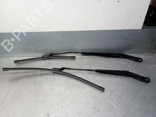 Used Front windshield wiper arm OPEL CORSA F (P2JO) 1.2 (68) (101 hp) 26914949