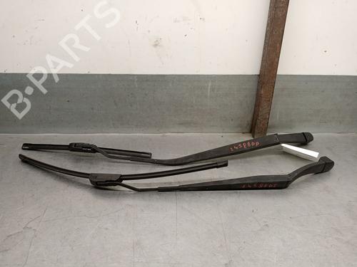 front-windshield-wiper-arm-kia-sportage-ii-je_-km_-2004-2005-2006-2007-2008-2009-2010-2011-32437489 main image