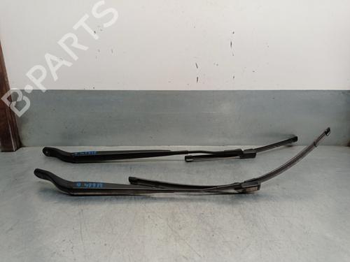 Used Front windshield wiper arm OPEL CORSA F (P2JO) 1.5 (68) (102 hp) 21840569