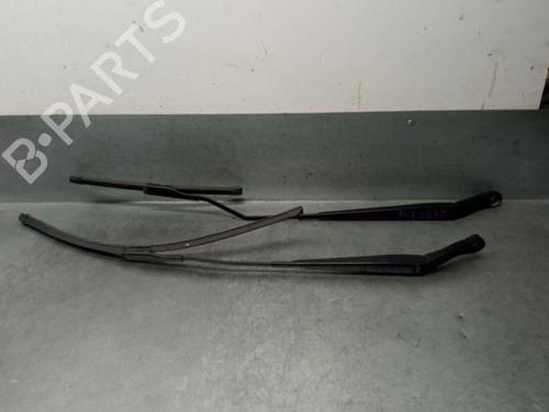 Used Front windshield wiper arm MG MG ZS SUV (AZS1) 1.0 T-GDi (111 hp) 29743497