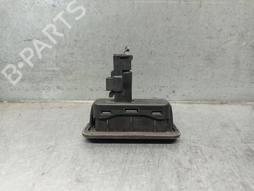 Tailgate handle RENAULT SCÉNIC III (JZ0/1_) 2.0 dCi (JZ0L) | BP22984700C132 