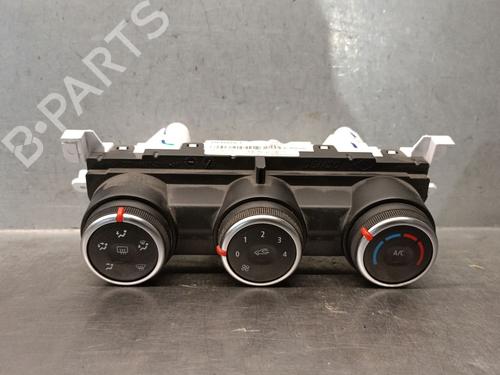 climate-control-renault-clio-v-b7_-2019-40600126 main image