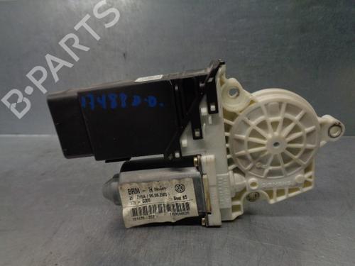 Rudehejsemotor forskærm højre SEAT TOLEDO II (1M2) 1.9 TDI (110 hp) 12117975