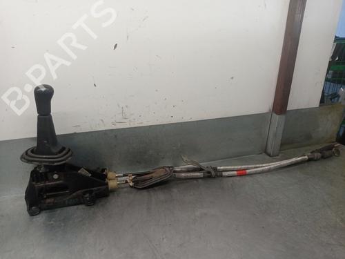Used Gear lever TOYOTA YARIS (_P9_) 1.4 D-4D (NLP90_, NLP90R) (90 hp) 26124331