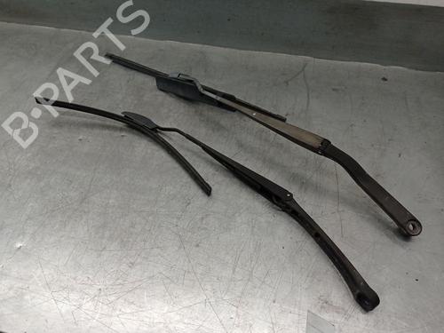 Used Front windshield wiper arm SUBARU FORESTER (SF_) 2.0 AWD (SF5) (125 hp) 28805360