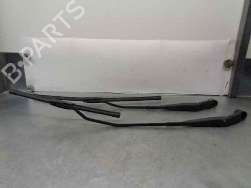Used Front windshield wiper arm HYUNDAI i20 I (PB, PBT) 1.4 CRDi (75 hp) 6527902