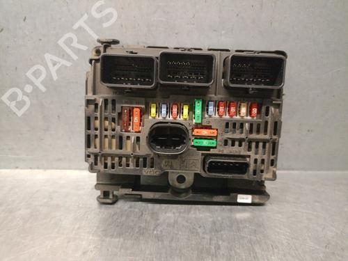 Used Fuse box Fuse box 38201119 38201119