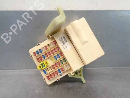 Used Fuse box Fuse box 13611558 13611558