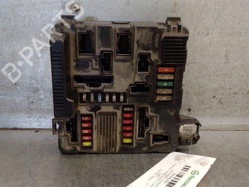 Used Fuse box Fuse box 37607703 37607703