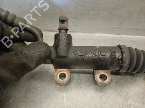 Clutch slave cylinder HYUNDAI SANTA FÉ I (SM) 2.0 CRDi 4x4 | BP14327552M113 