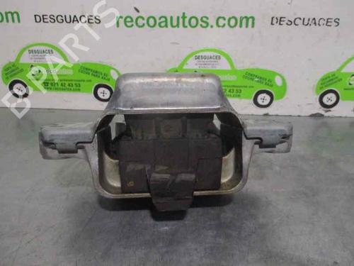 Used Engine mount Engine mount 8762352 8762352
