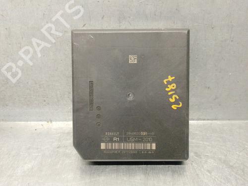 Used Fuse box Fuse box 33942884 33942884
